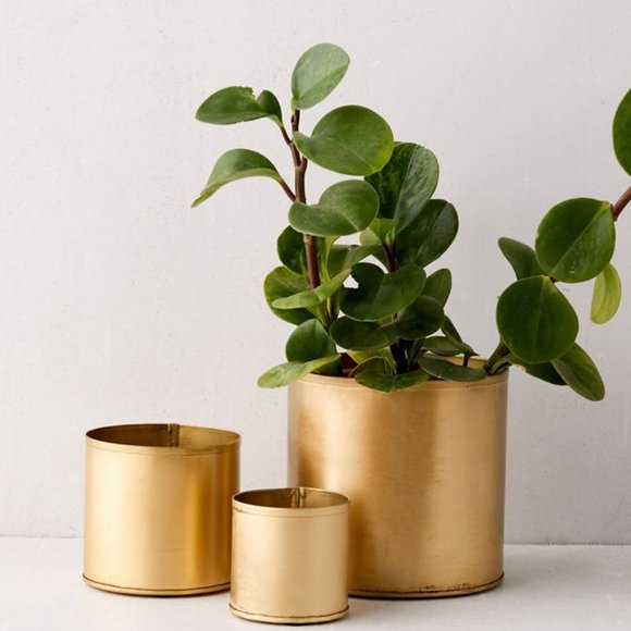 URBAN OUTFITTERS MINI GOLD METAL BRYANT PLANTER